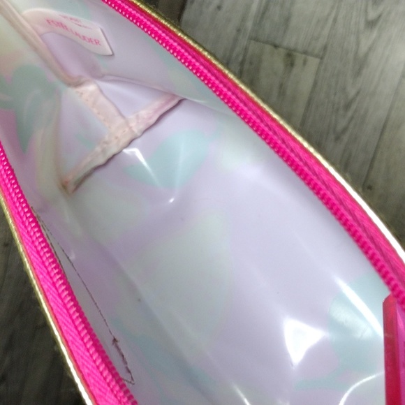 Lilly Pulitzer + Estee Lauder Collab Pucker Up Vinyl Cosmetic Pouch EUC - Picture 7 of 8